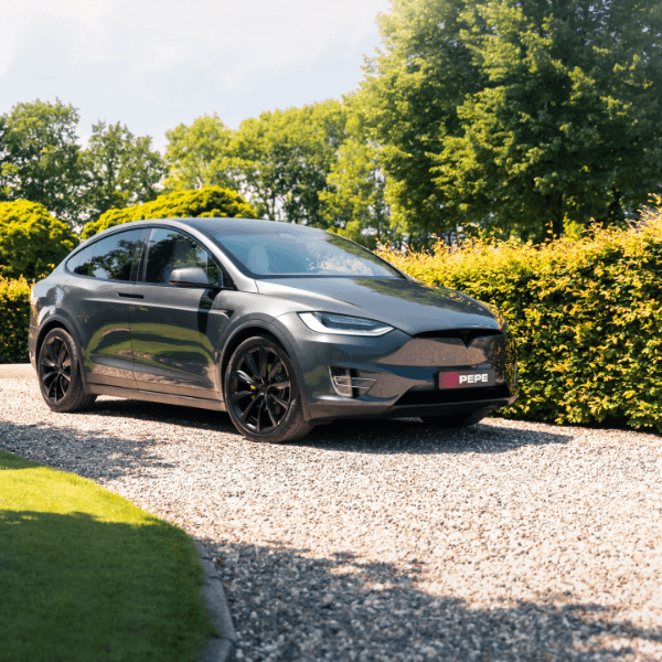 Maatwerk luxe Tesla bedrijfsauto-mobiliteitsdiensten voor zakelijke klanten in Roosendaal