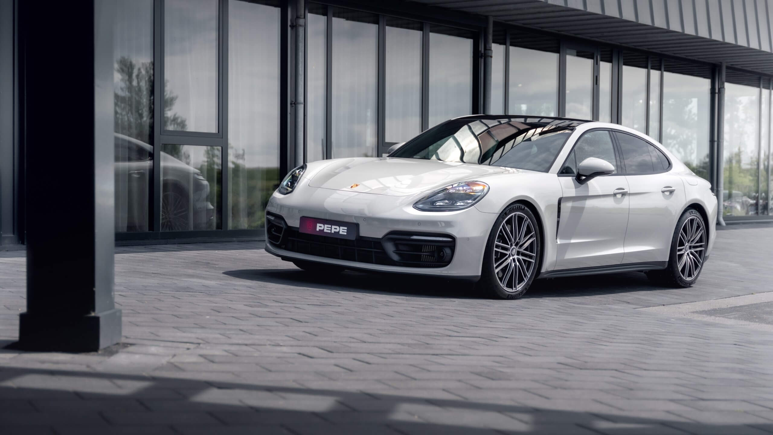 Maatwerk Porsche bedrijfswagens van hoogwaardige kwaliteit voor zakelijke mobiliteit in Roosendaal