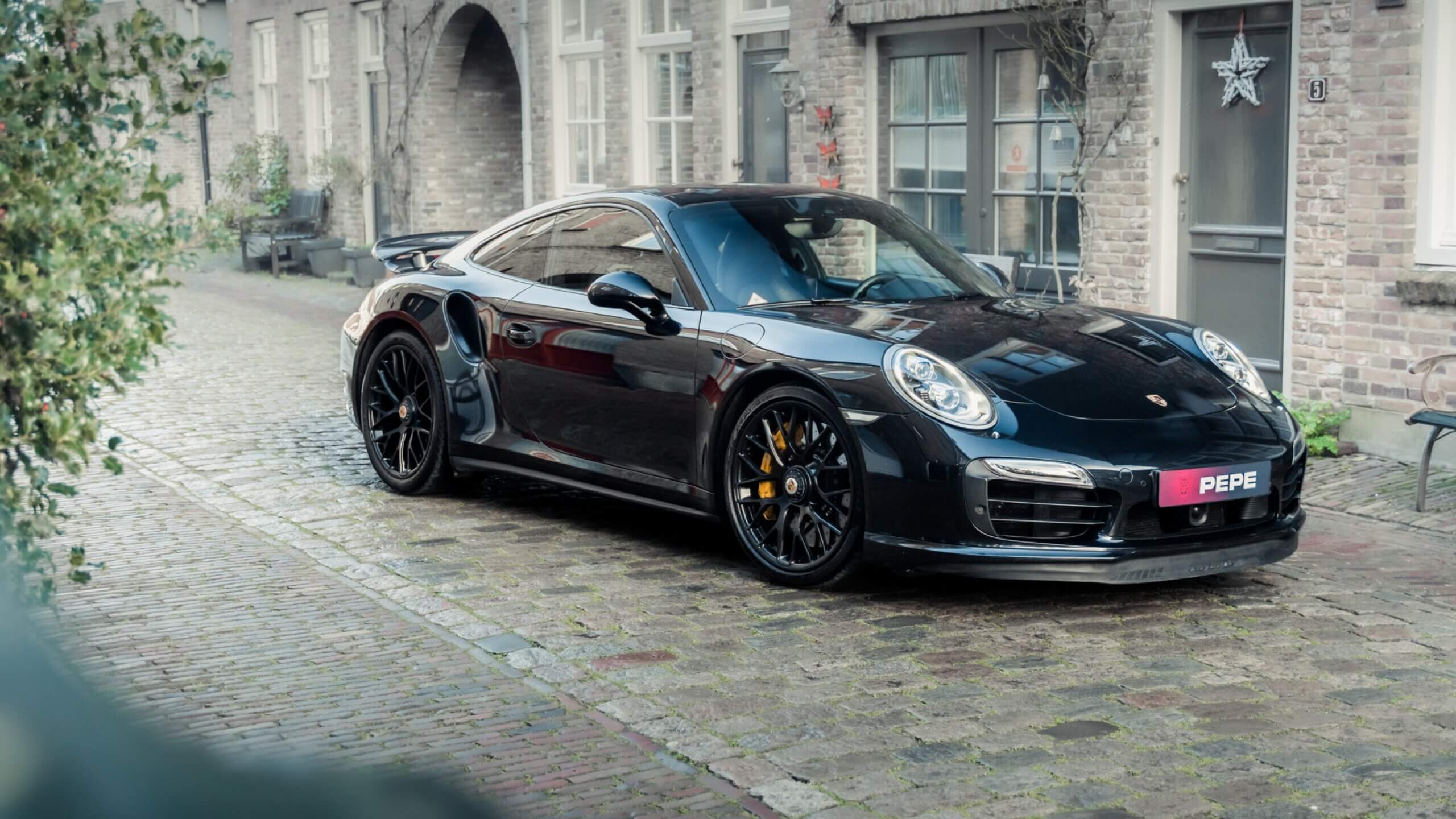 Veilige en veelzijdige Porsche bedrijfswagens voor zakelijke mobiliteitsoplossingen in Roosendaal