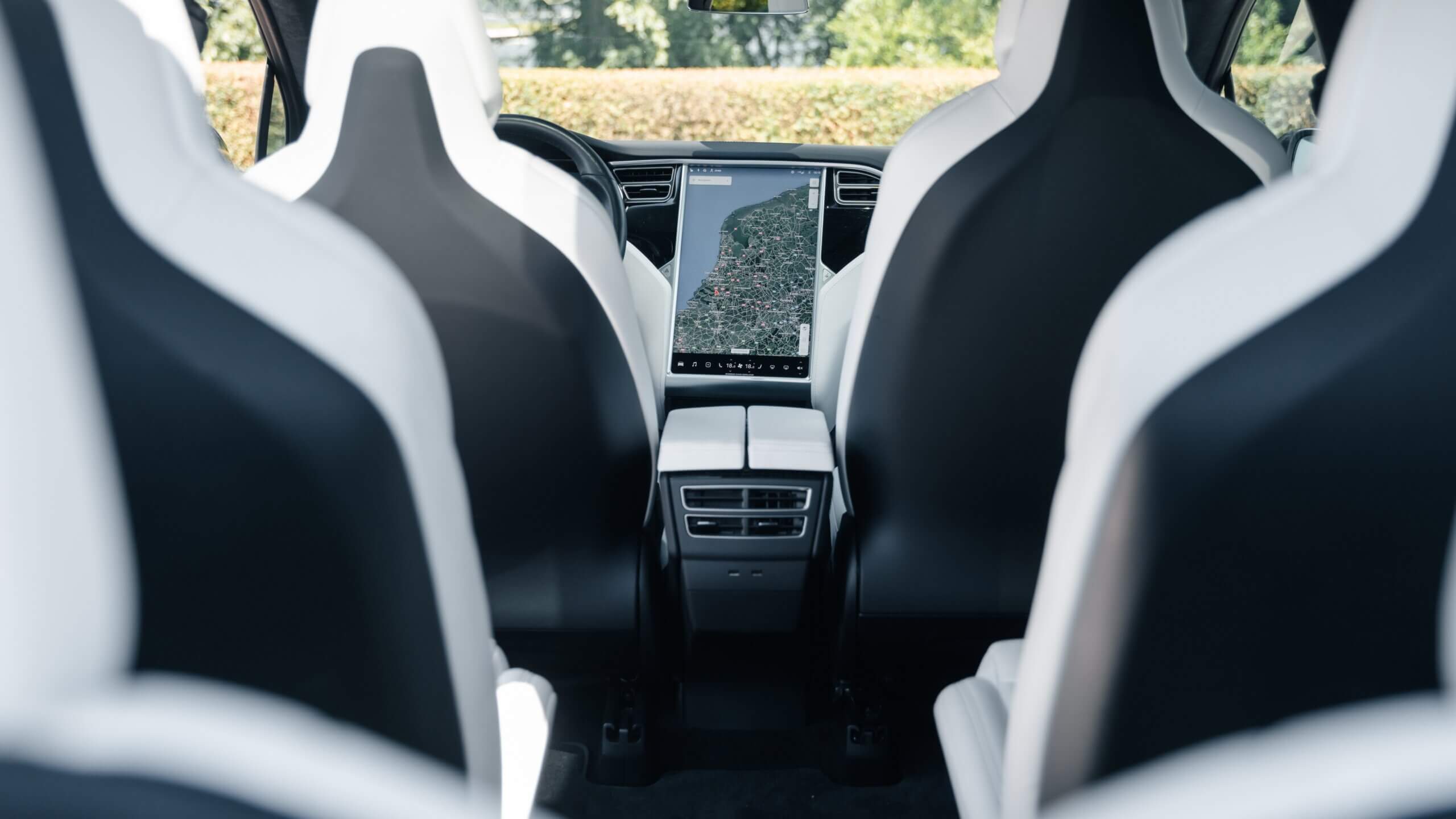 Betrouwbare en comfortabele Tesla bedrijfswagens voor zakelijke lease in Roosendaal