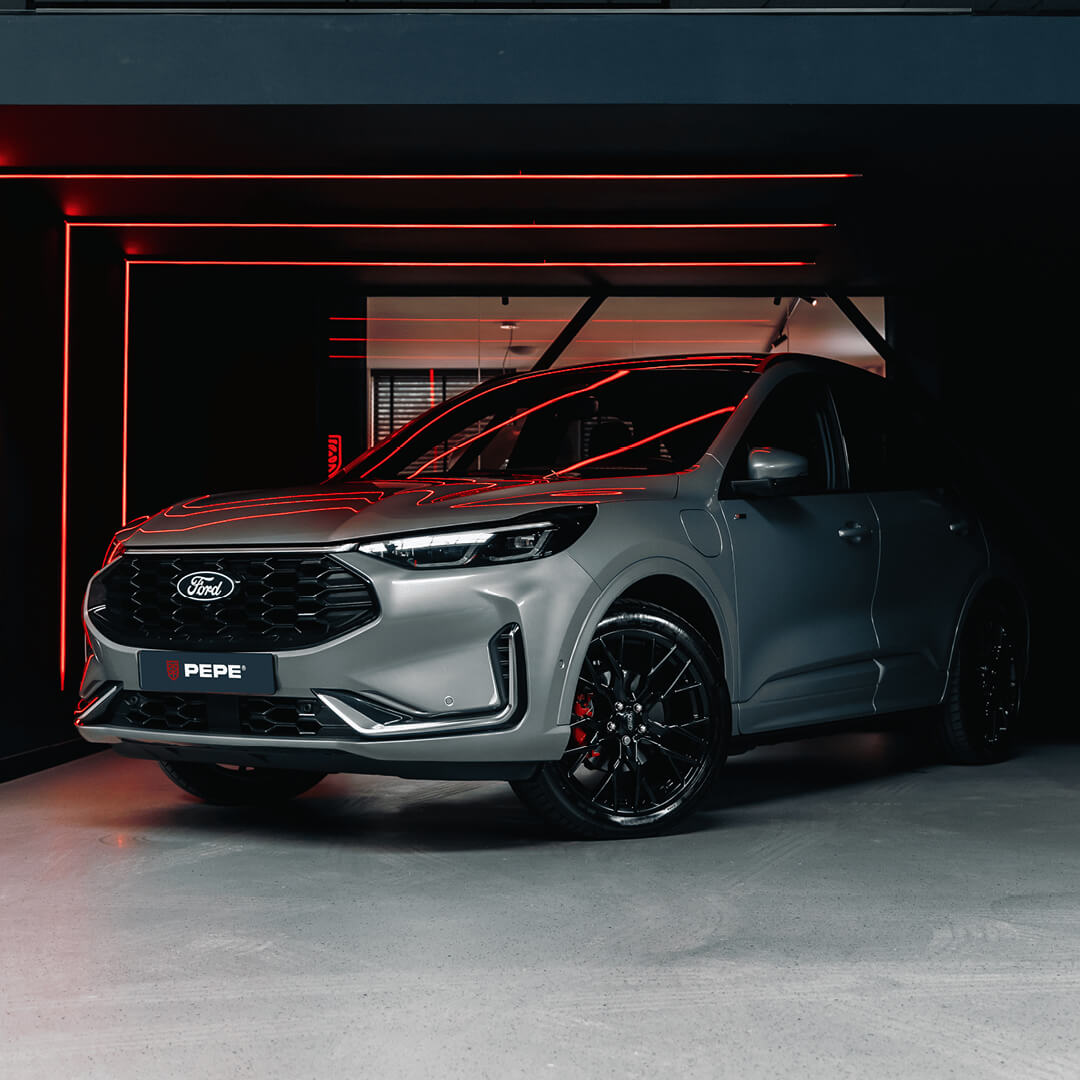 Ford auto in luxe autoloods van professioneel autobedrijf