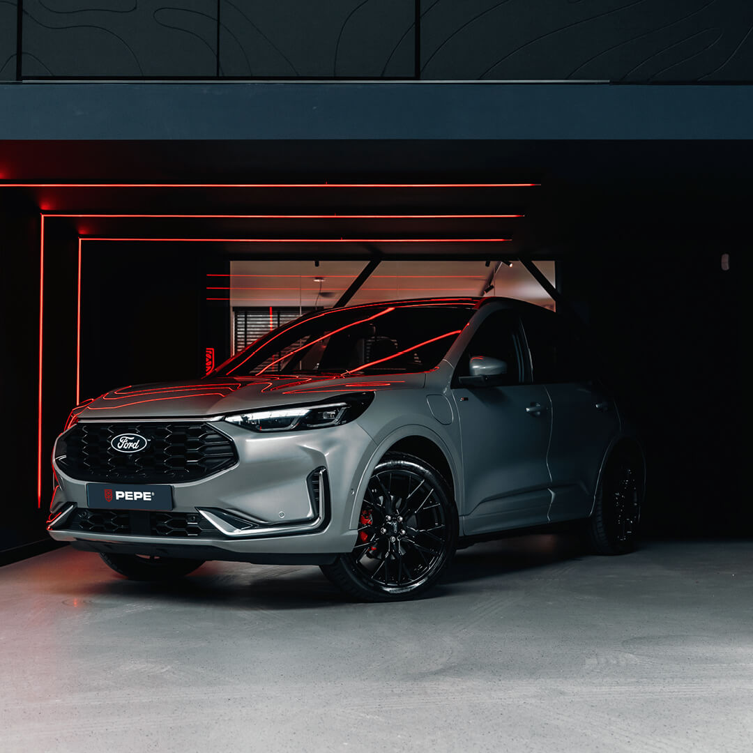 Ford auto in luxe autoloods van professioneel autobedrijf